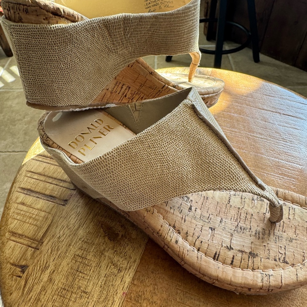 Donald J. Pliner Beige Textured Sandals - Picture 3 of 11
